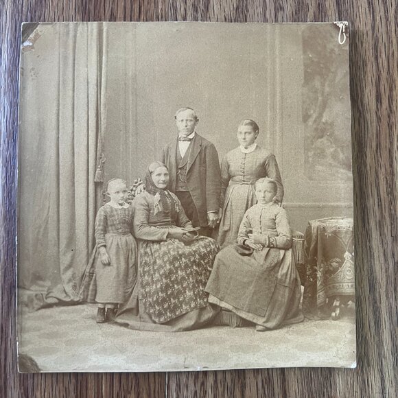 Antique Vintage Portuguese Portrait Photo Family Portugal Avo Headscarf Aprons - Picture 8 of 9
